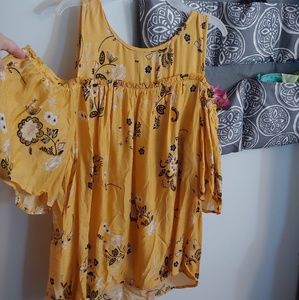 Yellow cold shoulder flowy Torrid top